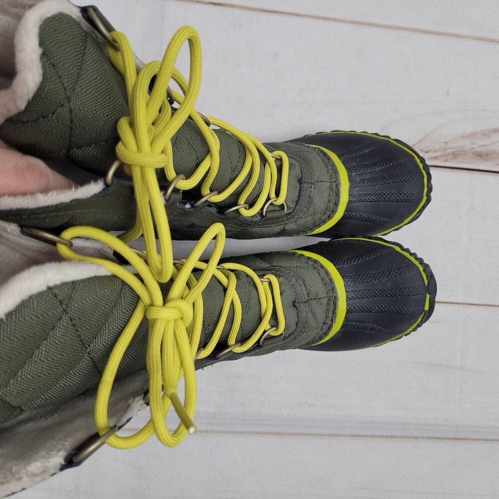 Women's Olive Quilted Winter Boots with Yellow Accents - Picture 4 of 9